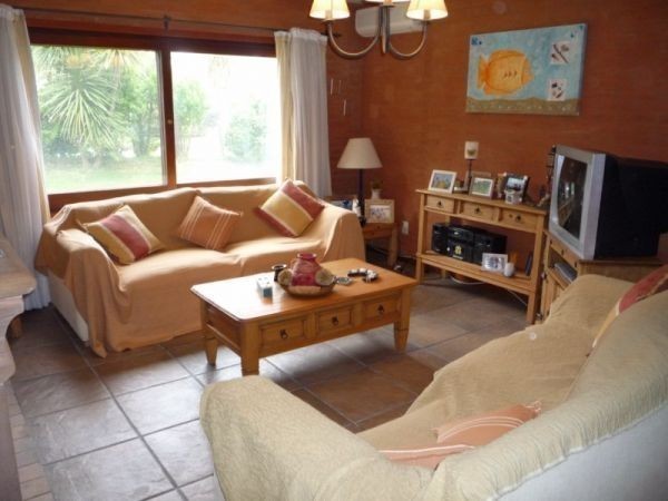 Hermosa casa para alquilar a tres cuadras del mar en Pinares.